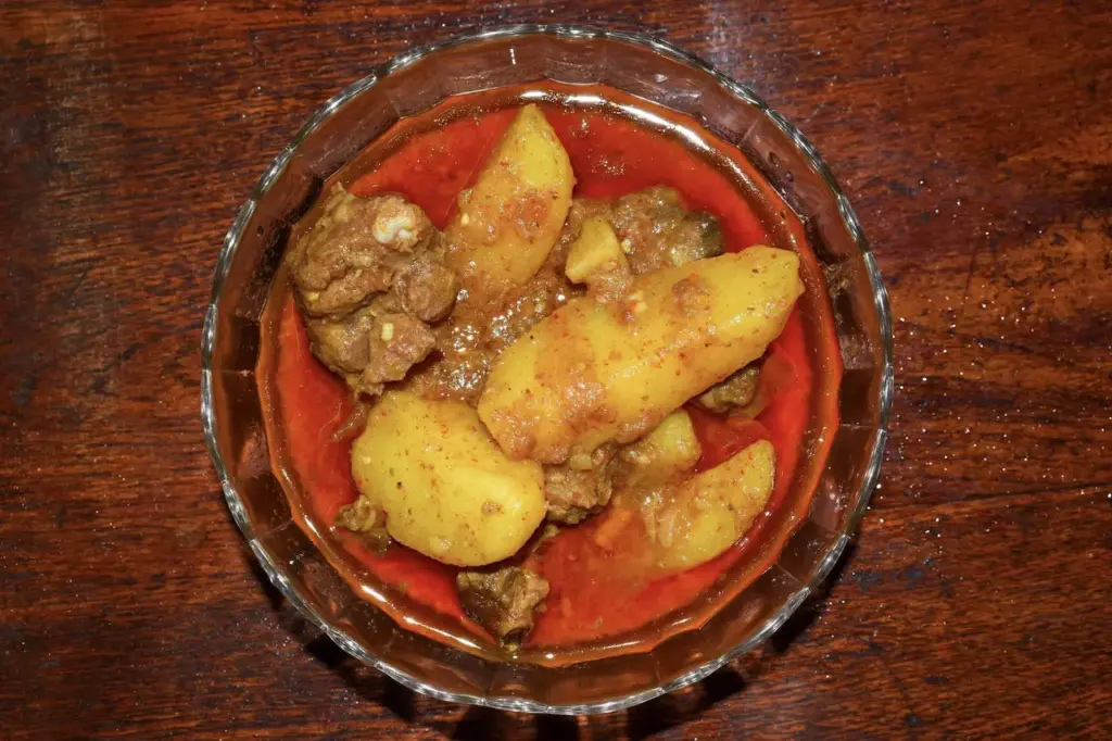 Burmese Pork Ribs and Potato Curry 