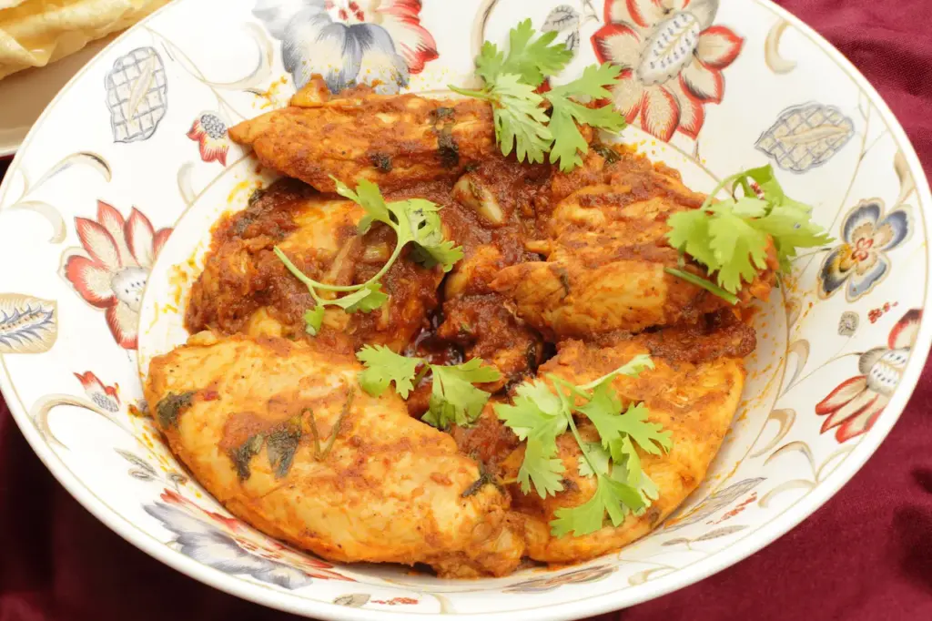 Kashmiri Chicken with Spices and Tomato Sauce 