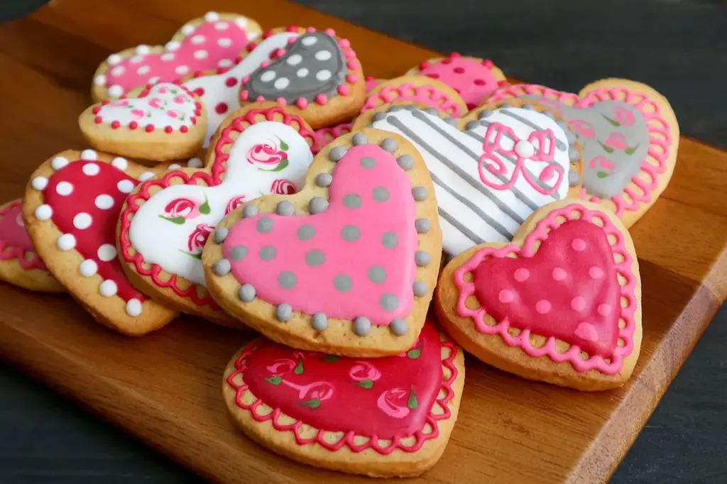 Lovely Patterned Heart Shaped Royal Icing Cookies 