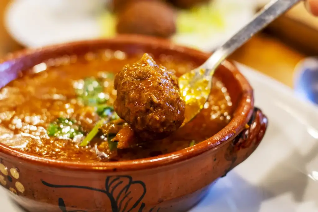 Tagine with Moroccan Meatballs 