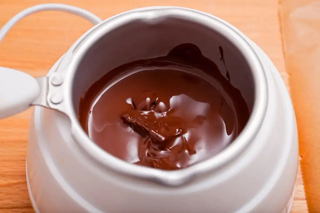 White Chocolate Melting Pot 